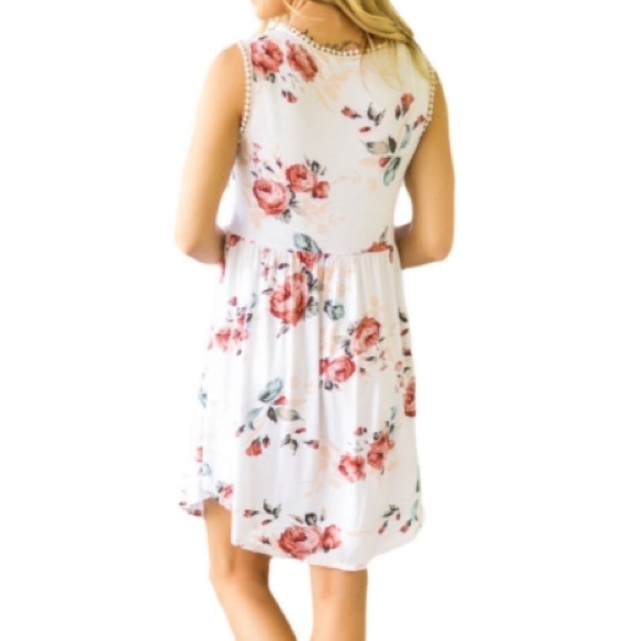 NWT White Lace Trim Floral Dress - Picture 2 of 3